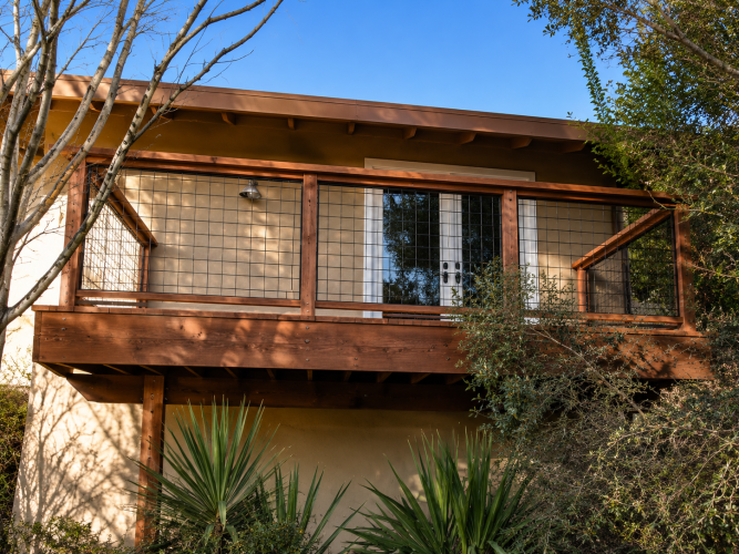 Redwood Deck with Hog Wire Handrails
